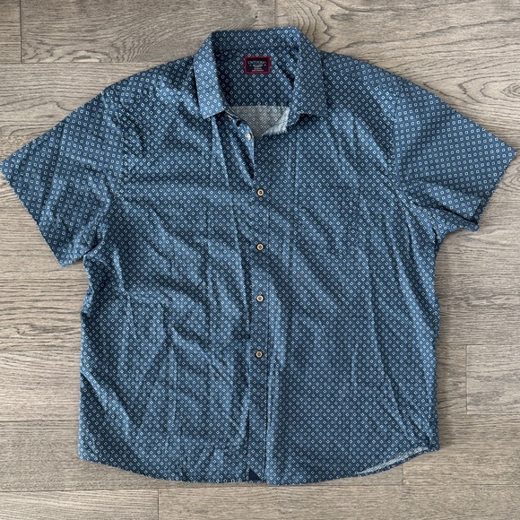 UNTUCKit Other - 🌼UNTUCKit🌼 Blue Geometric Button Down Shirt, Size XXL